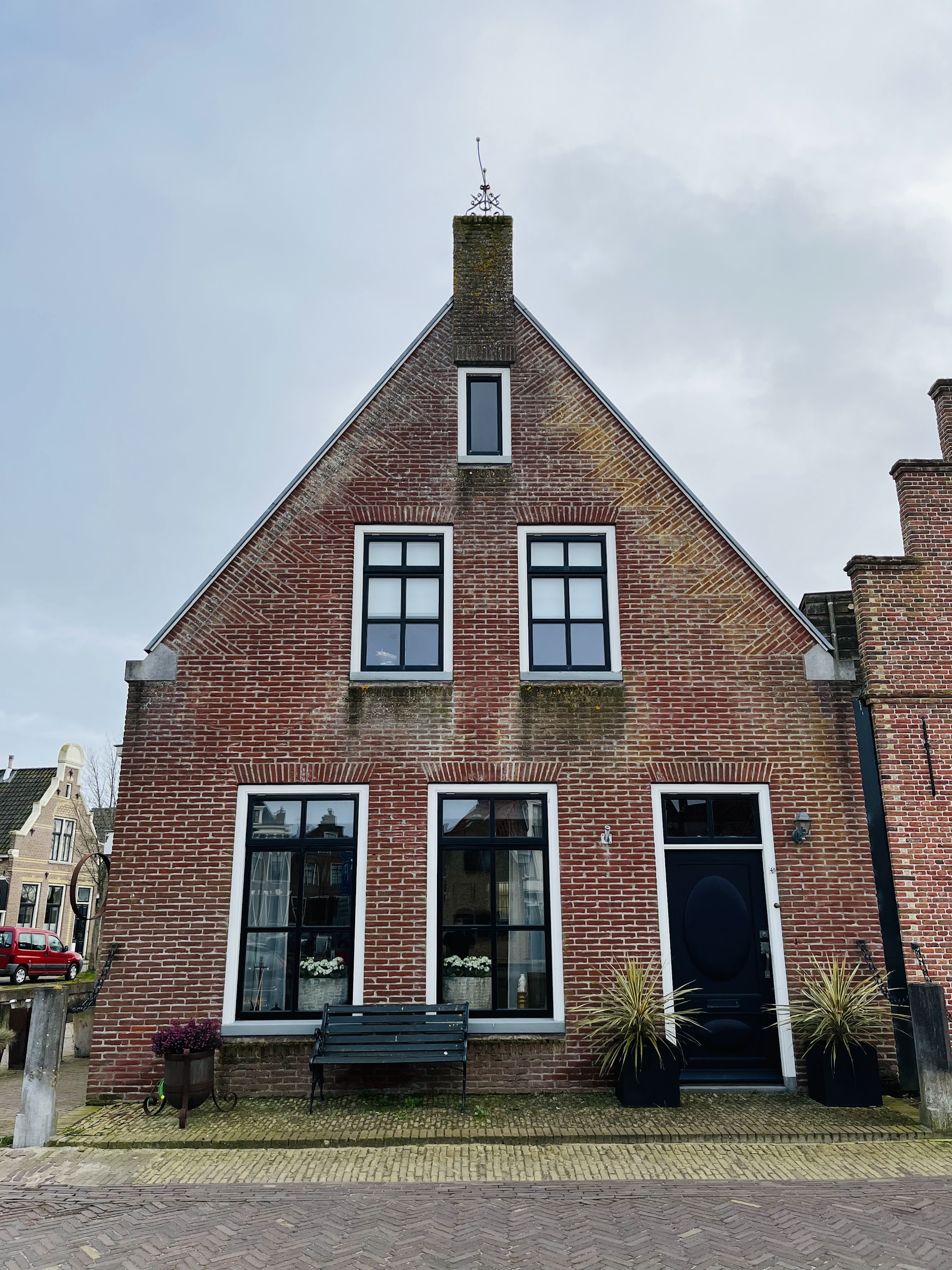 Schoongemaakte ramen en gevel van een pand